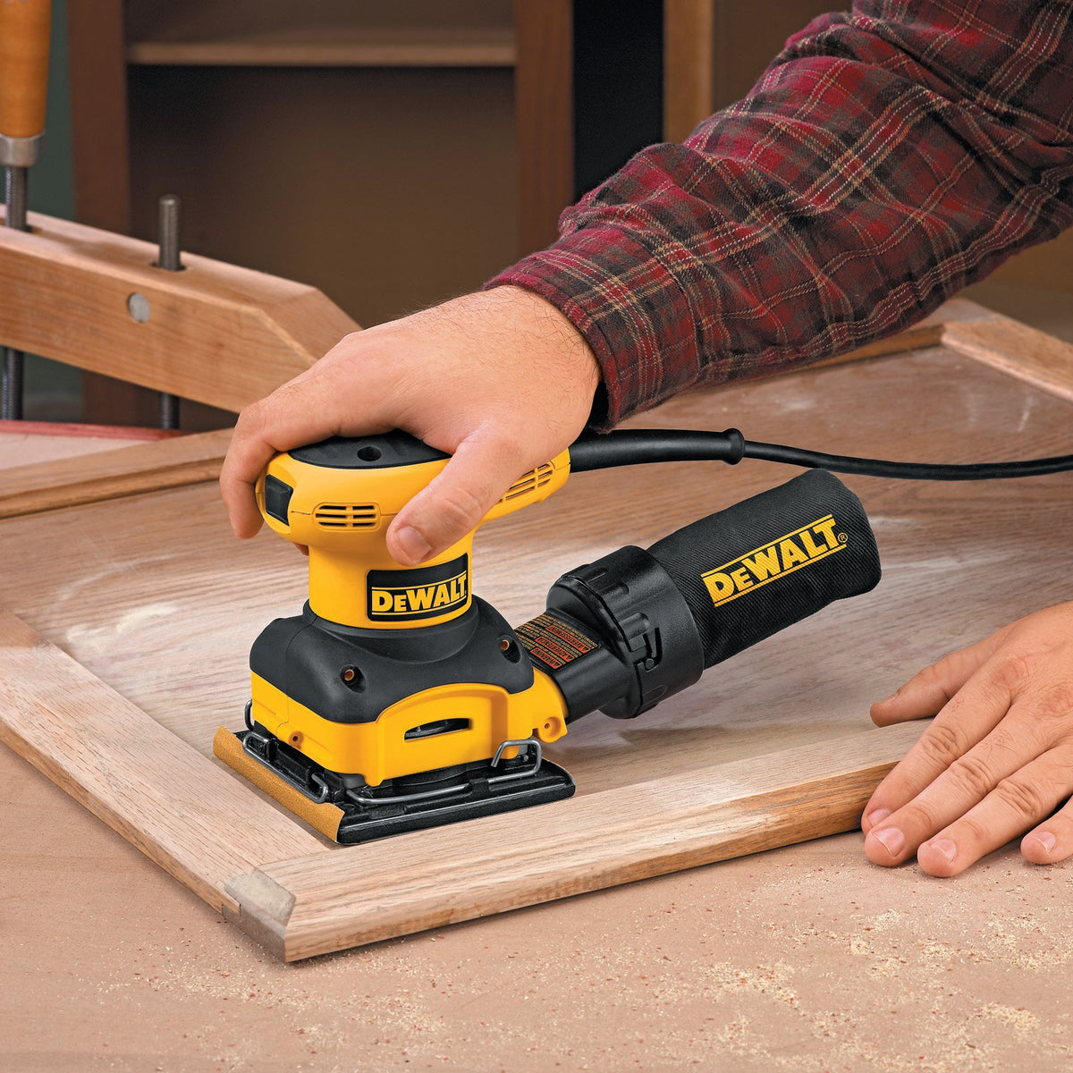2.4 Amp 1/4 Sheet Palm Grip Sander with Cloth Dust Bag B762